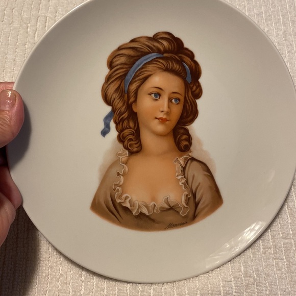 Monreau Decorative plate with beautiful lady on it. Bridgerton - Picture 2 of 9